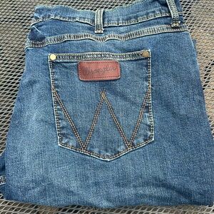 Men’s wrangler retro slim straight in excellent condition